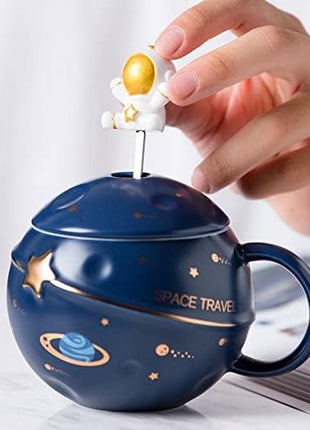 Kawaii Astronaut Cup Space Embossed Planet Mug, Cute Ceramic Coffee Mug, Novelty Mug with Lid and Spoon for Coffee, Tea, Milk, Aesthetic Room Decor Funny Gift for Girl Boy Women (Dark blue)