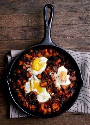 Lodge 9 Inch Cast Iron Pre-Seasoned Skillet – Signature Teardrop Handle - Use in the Oven, on the Stove, on the Grill, or Over a Campfire, Black