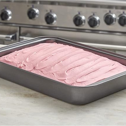 Nifty Solutions Cake Pan & Muffin Pan with Lid, 2 Piece Baking Pans Set - 9 x 13 Cake Pan & 12-Cup Muffin Pan, Non-Stick Pans, Kitchen Bakeware, Dishwasher Safe