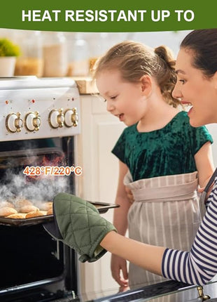 AUAUY Mini Oven Mitts, 2 Count Green Small Oven Mitt 220℃/428°F Heat Resistant with Non-Slip Surface and Hanging Loop Mits, Kitchen Mittens Oven Mitts, Kitchen Gloves for Oven, Baking and Grilling