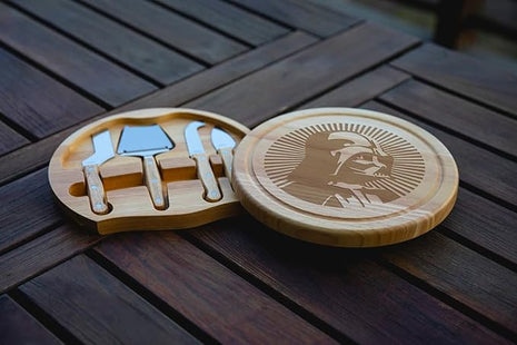 PICNIC TIME Star Wars Darth Vader Circo Cheese Board & Knife Set, Charcuterie Board Gift with 4 Stainless Steel Tools, Wooden Cutting Board for Cheese, Meat & Crackers, Housewarming (Parawood)