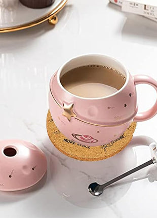 Kawaii Astronaut Cup Space Embossed Planet Mug, Cute Ceramic Coffee Mug, Novelty Mug with Lid and Spoon for Coffee, Tea, Milk, Aesthetic Room Decor Funny Gift for Girl Boy Women((Pink)