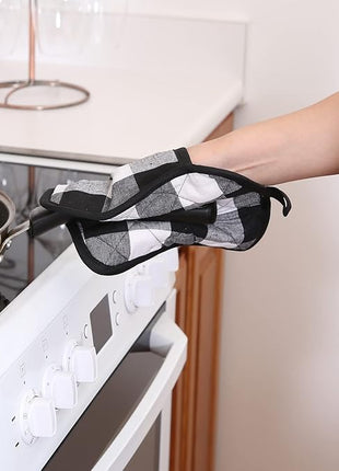 Joyhalo 4 Pack Pot Holders for Kitchen,Cotton Oven Holder with Great Heat Resistance,Non Slip Hot Pads for Kitchen Clearance,Black and White
