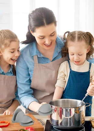 AUAUY 1 Pair Mini Silicone Oven Mitts, Heat Resistant Pot Holders Mitts, Cute Oven Pinch Grip Gloves, Small Potholders for Kitchen, Air Fryer Mitts Pair for Cooking, Baking and Grilling (Light Gray)