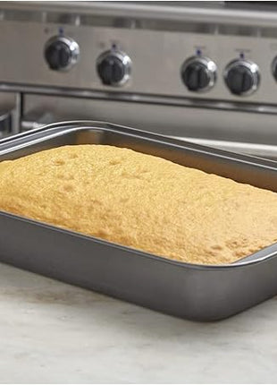 Nifty Solutions Cake Pan & Muffin Pan with Lid, 2 Piece Baking Pans Set - 9 x 13 Cake Pan & 12-Cup Muffin Pan, Non-Stick Pans, Kitchen Bakeware, Dishwasher Safe