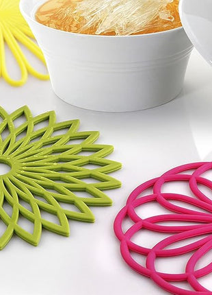 ME.FAN Silicone Trivet Mat - Kitchen Hot Pads for Pots & Dish - Insulated Teapot Trivet - Flexible, Durable, Non-Slip Large Coasters 3 Set Yellow