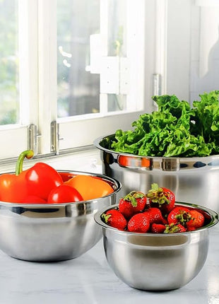OVENTE Mixing Bowl Set with Lids, 3-Piece Stainless Steel Nesting Bowls for Easy Food Storage, Stackable Design, Kitchen Essential for Baking, Cooking and Prepping, Size 5, 3.5, 1.5QT, Silver BM46333S