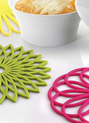 ME.FAN Silicone Trivet Mat - Kitchen Hot Pads for Pots & Dish - Insulated Teapot Trivet - Flexible, Durable, Non-Slip Large Coasters 3 Set Olive Green