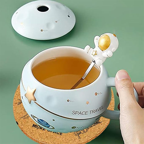Kawaii Astronaut Cup Space Embossed Planet Mug, Cute Ceramic Coffee Mug, Novelty Mug with Lid and Spoon for Coffee, Tea, Milk, Aesthetic Room Decor Funny Gift for Girl Boy Women (Blue)