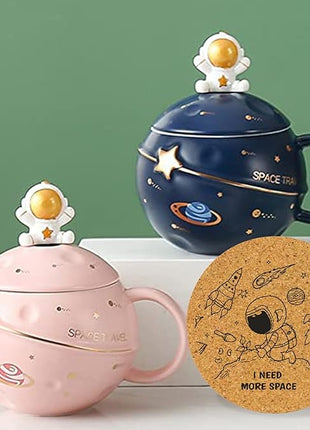 Kawaii Astronaut Cup Space Embossed Planet Mug, Cute Ceramic Coffee Mug, Novelty Mug with Lid and Spoon for Coffee, Tea, Milk, Aesthetic Room Decor Funny Gift for Girl Boy Women((Pink)
