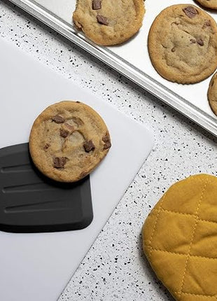 Country Kitchen Non Stick Silicone Utensil Set with Rounded Wood Handles for Cooking and Baking, 6 Piece Set, Black