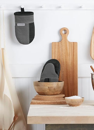 KITCHENAID Beacon Two-Tone Mini Oven Mitt 2-Pack Set, Contour Silver/Matte Black, 5.5"x8"