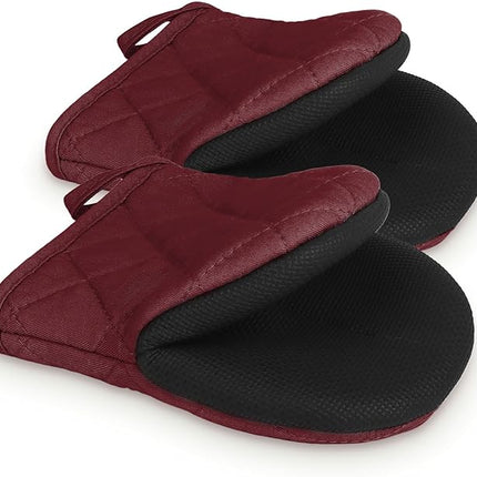 1 Pair Short Oven Mitts, Heat Resistant Silicone Kitchen Mini Oven Mitts for 500 Degrees, Non-Slip Grip Surfaces and Hanging Loop Gloves, Baking Grilling Barbecue Microwave Machine Washable