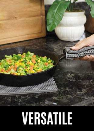 HOMWE Silicone Oven Mitts and Pot Holders, 4-Piece Set, Heavy Duty Cooking Gloves, Kitchen Counter Safe Trivet Mats, Advanced Heat Resistance, Non-Slip Textured Grip, Gray