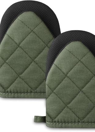 AUAUY Mini Oven Mitts, 2 Count Green Small Oven Mitt 220℃/428°F Heat Resistant with Non-Slip Surface and Hanging Loop Mits, Kitchen Mittens Oven Mitts, Kitchen Gloves for Oven, Baking and Grilling