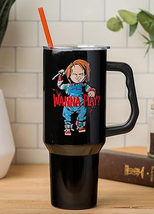 Silver Buffalo Chucky Holding Knife Wanna Play Spooky Scary Stainless Steel Tumbler with Handle and Straw, Fits in Standard Cup Holder, 40 Ounces