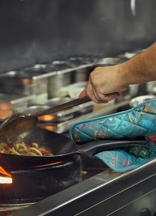 Pot Holders Set of 2 Heat Resistant 480℉ Kitchen 100% Cotton Comfortable Lining Printing Farm Cattle Flower Women Men Home Cooking Baking Microwave BBQ Gift (Farm Cattle potholds)