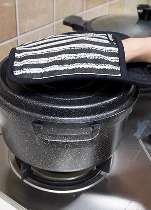 Silicone Pot Holders Set of 3 Heat Resistant & Non Slip Potholders, Professional Oven Hot Pads with Pockets Mitts for Kitchen Cooking Baking Barbecue (3, Black)