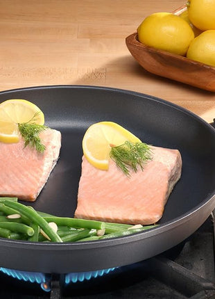 Swiss Diamond Frying Pans Nonstick with Lid, Features Stainless Steel Handle, Nonstick Diamond Coated Aluminum Skillets and Oven Safe Frying Pans with Lids, Cover Included, 12.5 Inch