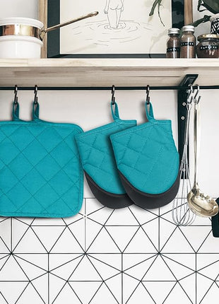 Oven Mitts and Pot Holders Set, Pack of 4, Heat Resistant Silicone Kitchen Mini Oven Mittens for 500 Degrees, Mini Oven Gloves and Hot Pads for Baking Grilling Barbecue Microwave Machine Washable