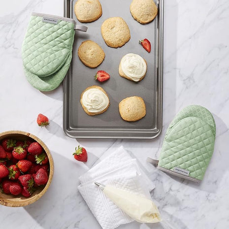KitchenAid Asteroid Mini Oven Mitt Set, 5.5"x8", Pistachio, 2 Piece