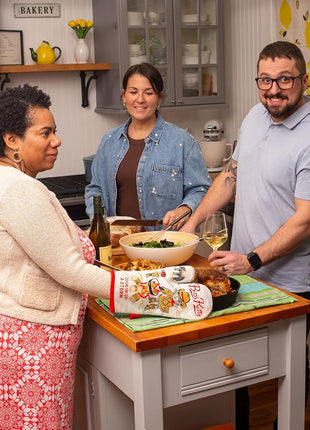 Blue Q Boss Kitty Funny Oven Mitts - Cute Oven Mitts, Home Kitchen Gifts, Cooking Accessories, Super-Insulated Quilting, Comfy Natural-Fitting Shape, Pot Holders, 100% Cotton, Size 12.5" L x 7.5" W