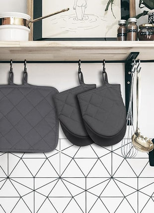 Oven Mitts and Pot Holders Set, Pack of 4, Heat Resistant Silicone Kitchen Mini Oven Mittens for 500 Degrees, Mini Oven Gloves and Hot Pads for Baking Grilling Barbecue Microwave Machine Washable