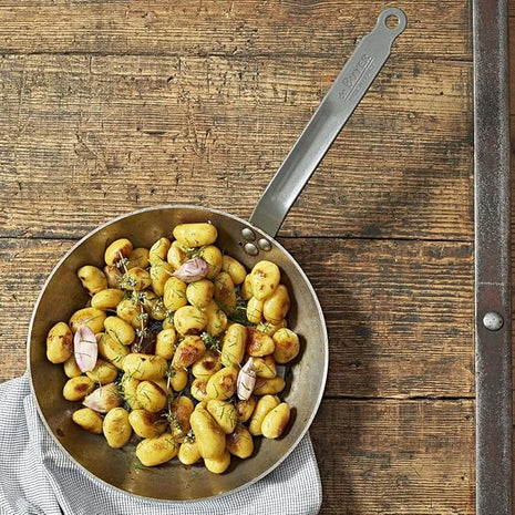 DE BUYER - 5110.22 - 'Carbon Plus' Stove Round Lyonnaise Cup - Tail Feather Riveted - White Steel Sheet-Diameter 22 cm