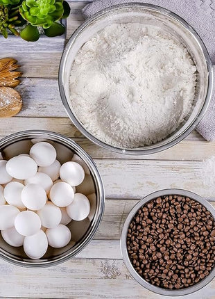 OVENTE Mixing Bowl Set with Lids, 3-Piece Stainless Steel Nesting Bowls for Easy Food Storage, Stackable Design, Kitchen Essential for Baking, Cooking and Prepping, Size 5, 3.5, 1.5QT, Silver BM46333S