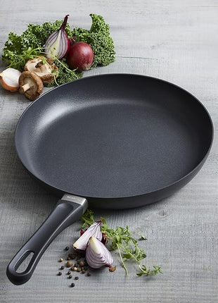 Scanpan Classic 2-Piece Nonstick Fry Pan Set, 8-inch and 10 1/4-inch – Compatible with Gas and Electric Stovetops, Metal Utensil Safe, Oven Safe to 500°F, Dishwasher Safe, Black