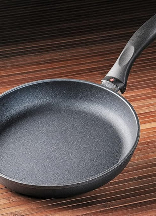 Swiss Diamond 9.5 Inch Frying Pan Nonstick Diamond Frying Pan, Aluminum Coated Skillet, Dishwasher Safe and Oven Safe Fry Pans with Stainless Steel Handle, Grey